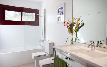 bathroom villa sarria establiments mallorca 